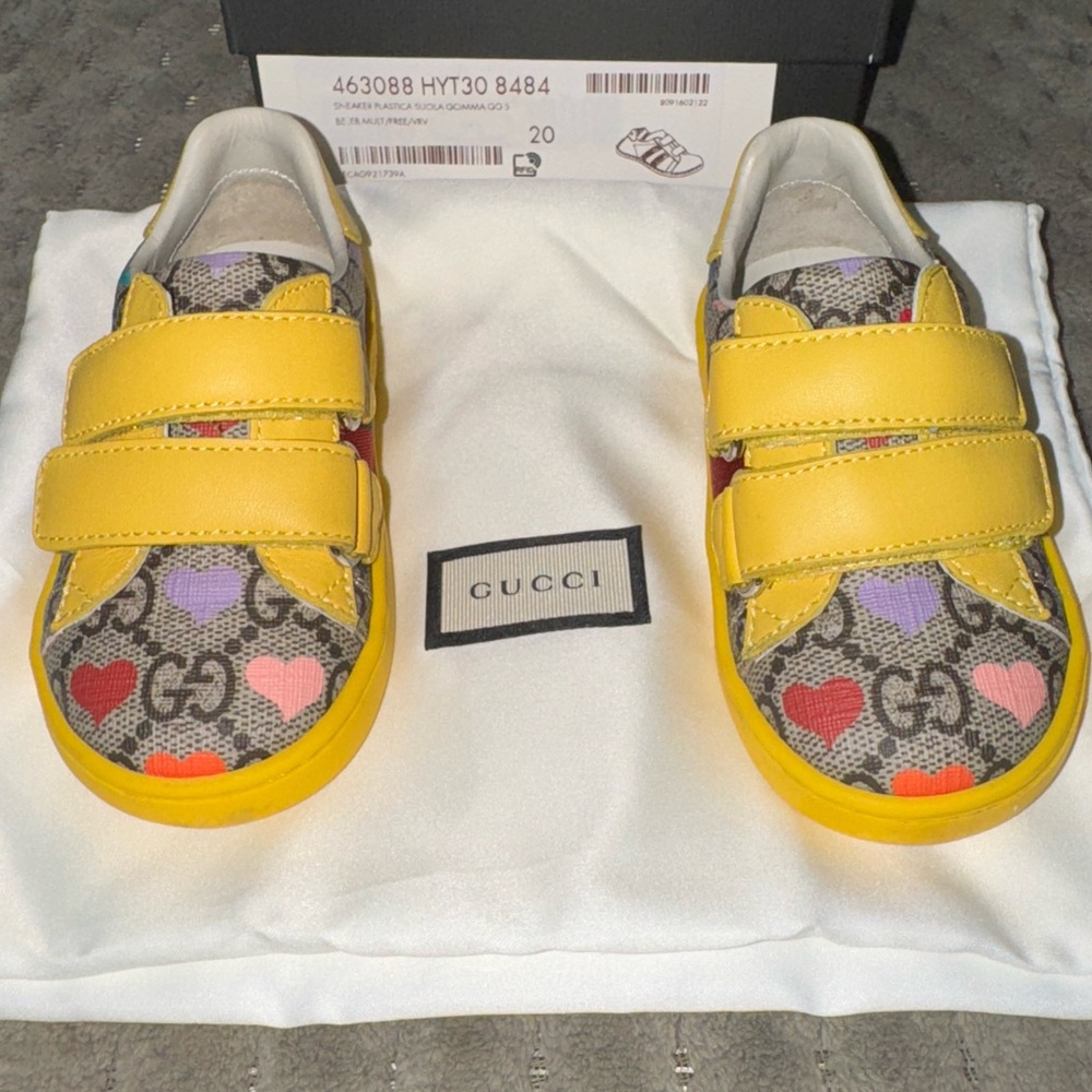 Worn 2x Gucci Baby shoes. EUR Size 20 Baby size US4. Final Sale